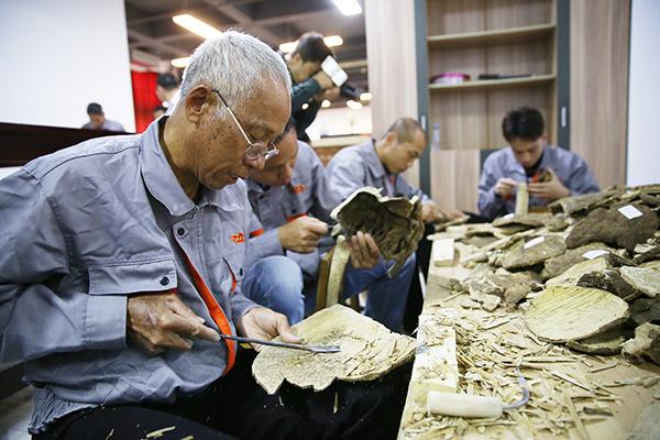 3工作人员理香 曹雪琴拍摄.jpg 3工作人员理香 曹雪琴拍摄.jpg