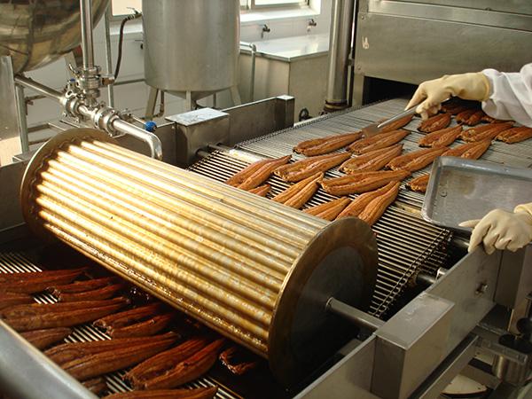 3台山鳗鱼加工过程 台山农业农村局供图.JPG 3台山鳗鱼加工过程 台山农业农村局供图.JPG