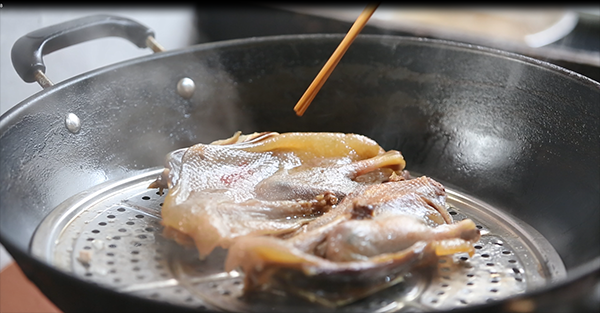 3烹饪完成的南雄板鸭 南雄市农业农村局供图.png 3烹饪完成的南雄板鸭 南雄市农业农村局供图.png