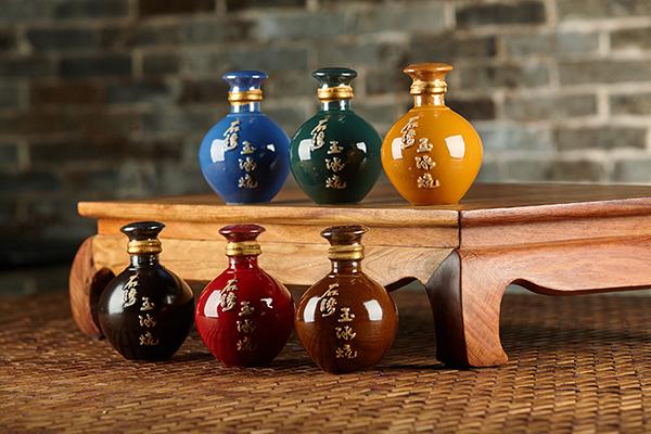 4石湾玉冰烧·小坛酒 范绍辉供图.jpg 4石湾玉冰烧·小坛酒 范绍辉供图.jpg